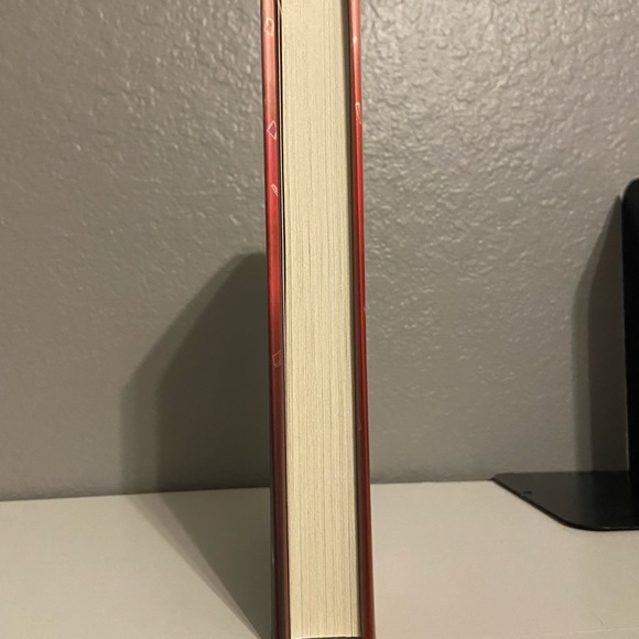 Queen of the tiles hardcover book - Picture 4 of 6